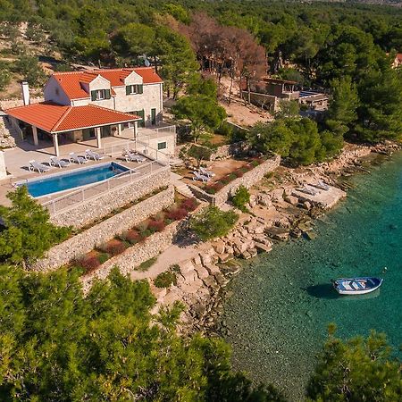 Luxury Villa Kate On Sea With Heated Pool Milna  Exteriör bild