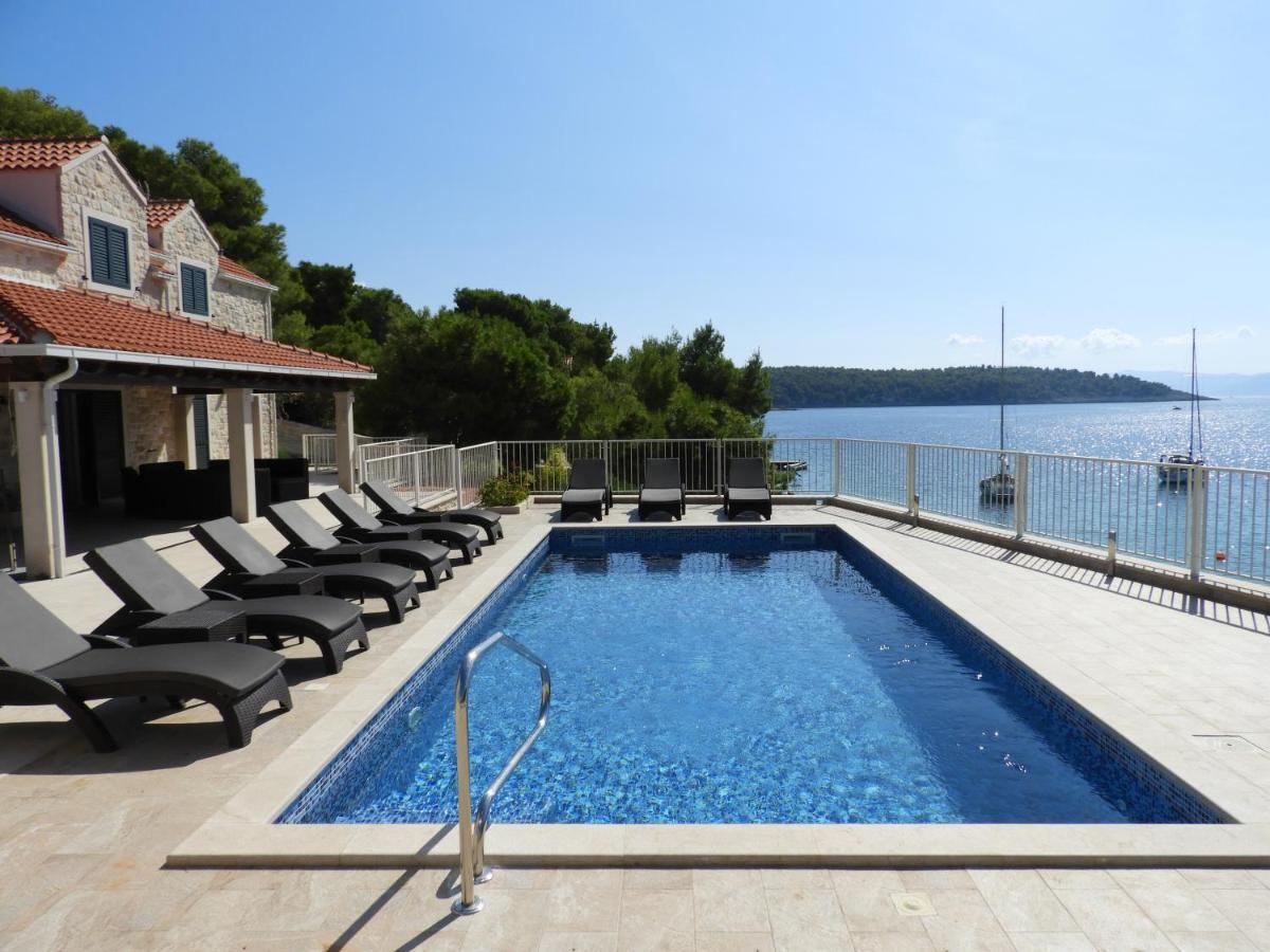 Luxury Villa Kate On Sea With Heated Pool Milna  Exteriör bild